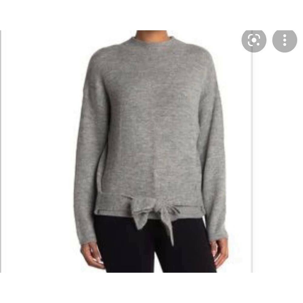 WAYF Light Grey Bow Soft Sweater Size Medium NEW‎